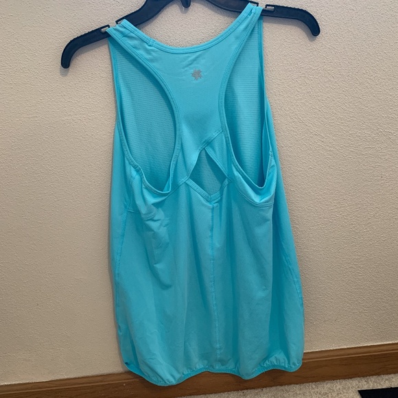 athletic tank top - Picture 2 of 3